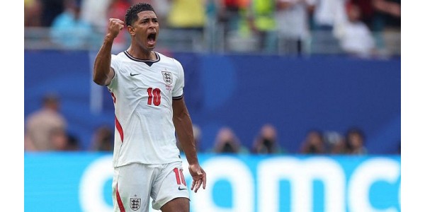 Het glorieuze moment achter het Engelse shirt met nummer 10 Het glorieuze moment achter het Engelse shirt met nummer 10